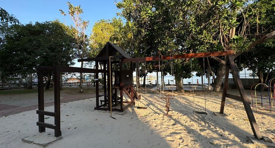 For sale and for rent 3 bedrooms condo in Si Racha, Chonburi