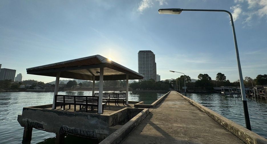 For sale and for rent 3 bedrooms condo in Si Racha, Chonburi