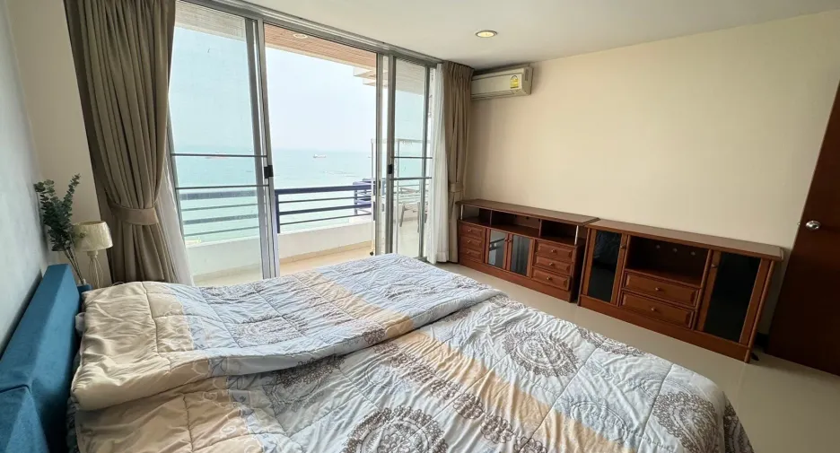 For sale and for rent 3 bedrooms condo in Si Racha, Chonburi