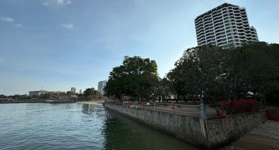 For sale and for rent 3 bedrooms condo in Si Racha, Chonburi