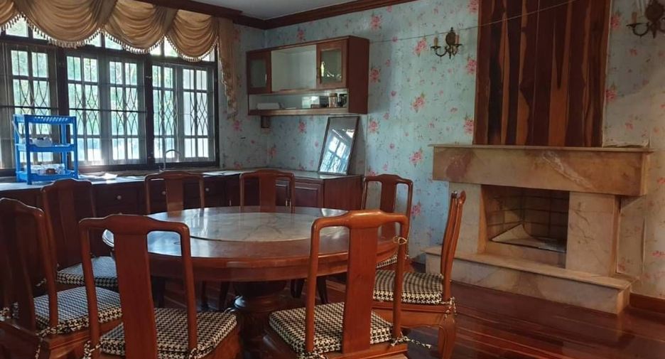 For sale 6 bedrooms house in Mueang Chiang Mai, Chiang Mai