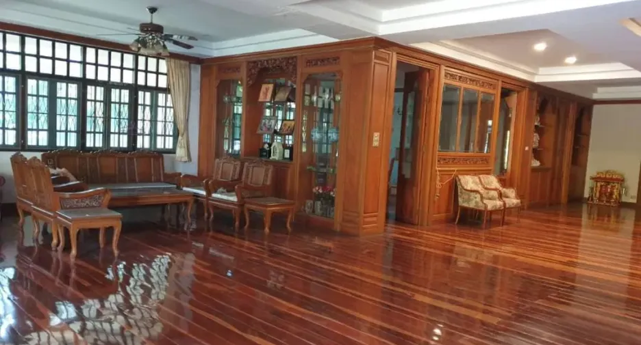 For sale 6 bedrooms house in Mueang Chiang Mai, Chiang Mai