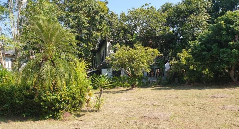 For sale 6 bedrooms house in Mueang Chiang Mai, Chiang Mai