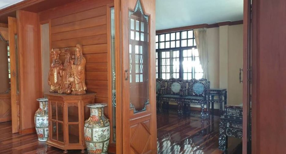 For sale 6 bedrooms house in Mueang Chiang Mai, Chiang Mai