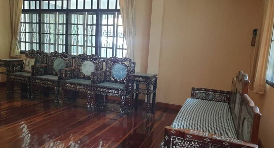 For sale 6 bedrooms house in Mueang Chiang Mai, Chiang Mai