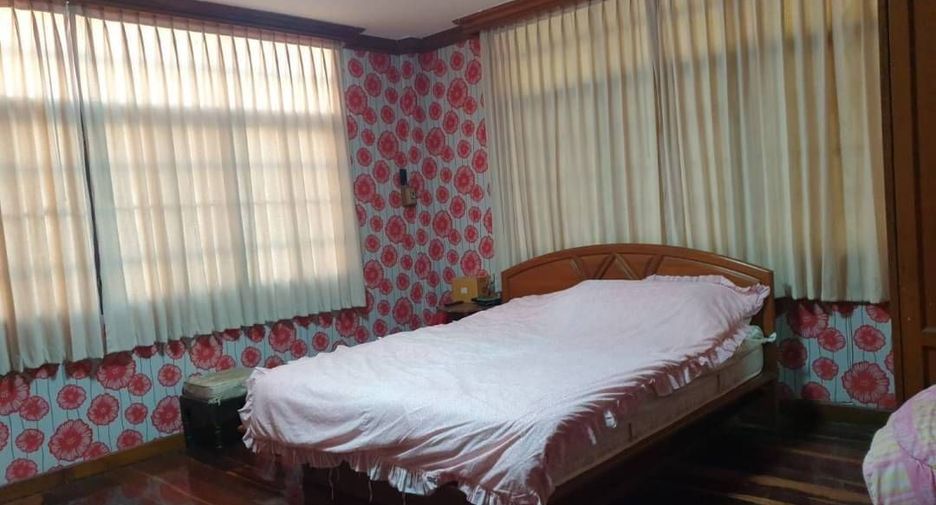 For sale 6 bedrooms house in Mueang Chiang Mai, Chiang Mai