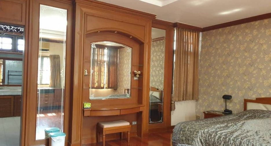 For sale 6 bedrooms house in Mueang Chiang Mai, Chiang Mai