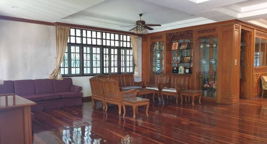 For sale 6 bedrooms house in Mueang Chiang Mai, Chiang Mai