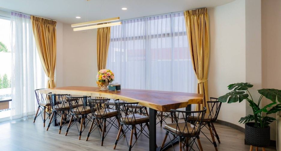 For rent 5 bedrooms villa in Mueang Chiang Mai, Chiang Mai