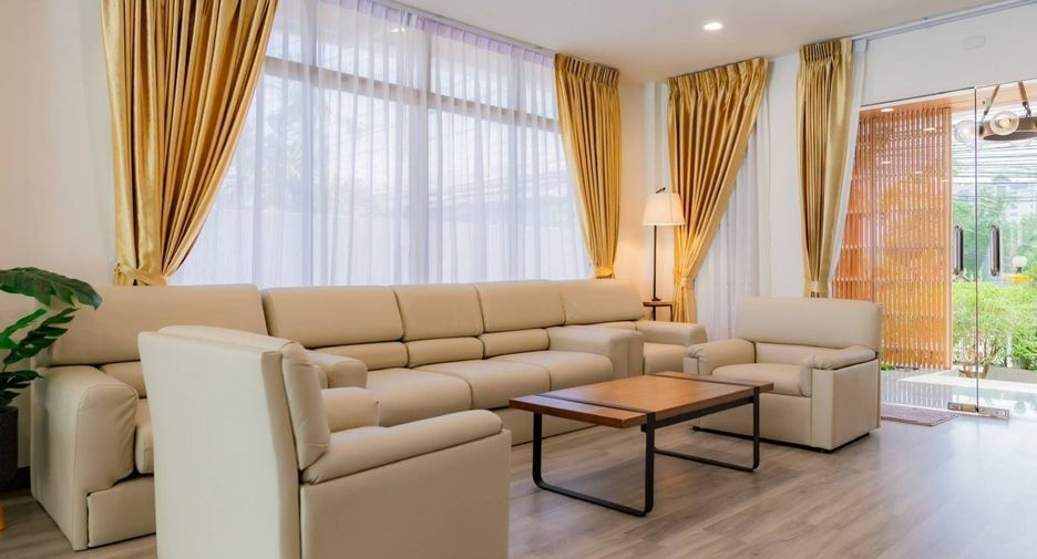 For rent 5 bedrooms villa in Mueang Chiang Mai, Chiang Mai