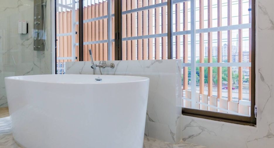 For rent 5 bedrooms villa in Mueang Chiang Mai, Chiang Mai