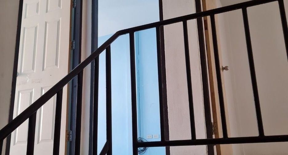 For sale and for rent 3 bedrooms townhouse in Si Racha, Chonburi