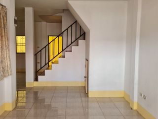 Casa adosada en venta y en alquiler de 3 habitaciones en East Pattaya, Pattaya