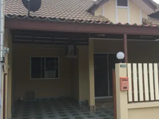 Reihenhaus zum Kauf mit 2 Zimmer in Nikhom Phatthana, Rayong