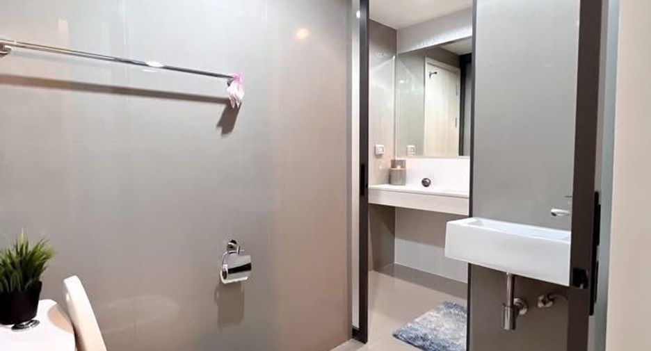 For sale 1 bed condo in Huai Khwang, Bangkok