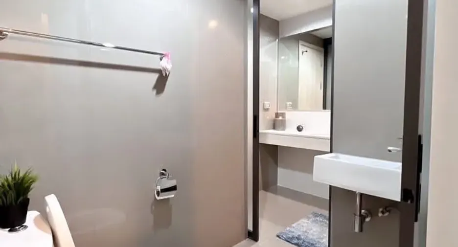 For sale 1 bed condo in Huai Khwang, Bangkok