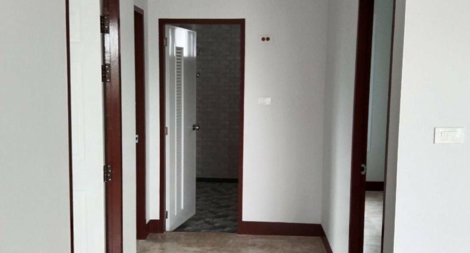 For sale 3 bedrooms house in Saraphi, Chiang Mai
