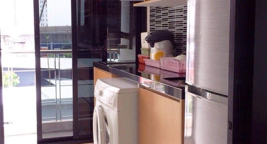 For sale 1 bed condo in Khlong Toei, Bangkok