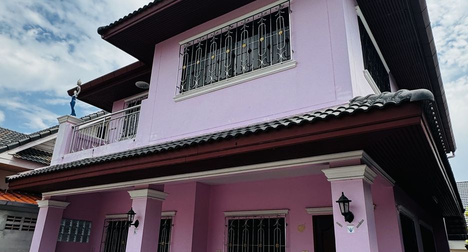 For sale 4 bedrooms house in Mueang Chiang Mai, Chiang Mai