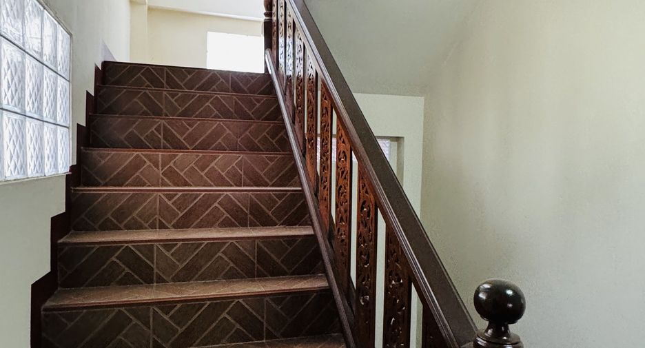 For sale 4 bedrooms house in Mueang Chiang Mai, Chiang Mai