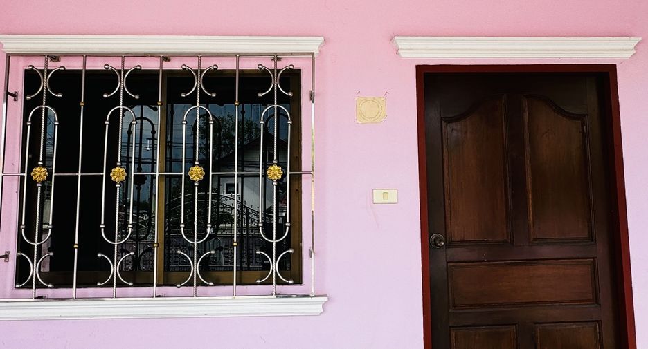 For sale 4 bedrooms house in Mueang Chiang Mai, Chiang Mai