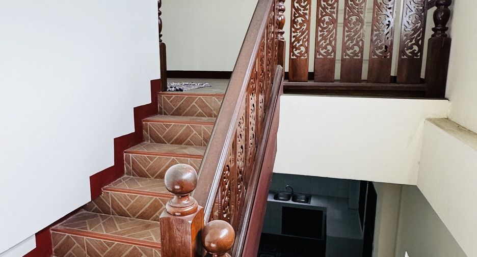For sale 4 bedrooms house in Mueang Chiang Mai, Chiang Mai