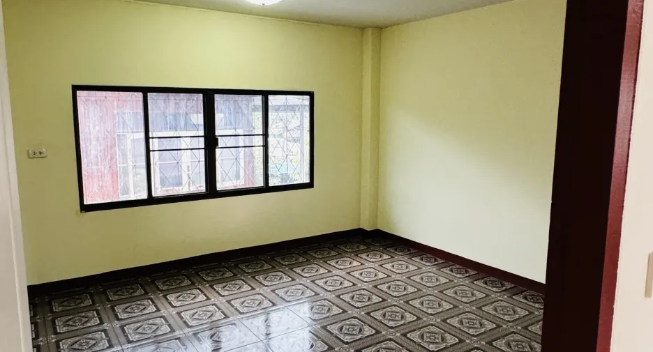 For sale 4 bedrooms house in Mueang Chiang Mai, Chiang Mai