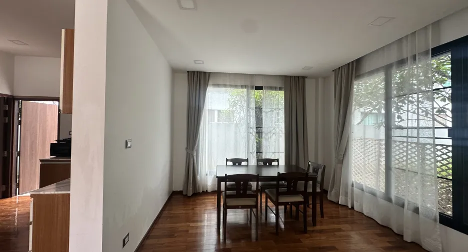 For rent 3 bedrooms house in Mueang Chiang Mai, Chiang Mai
