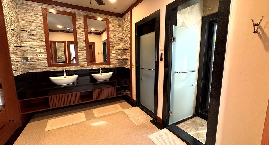 Villa en alquiler de 4 habitaciones en Mueang Phuket, Phuket