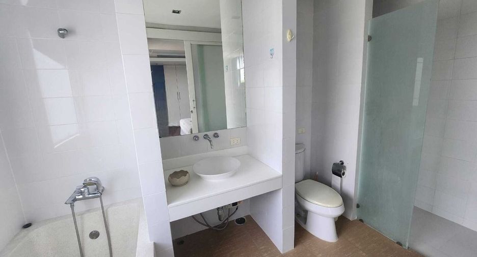 For rent 4 bedrooms villa in Mueang Phuket, Phuket