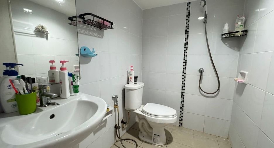 For sale 3 ベッドルーム townhouse in Bang Lamung, Chonburi