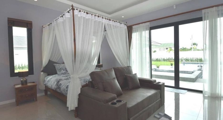 For sale 4 bedrooms villa in Cha Am, Phetchaburi