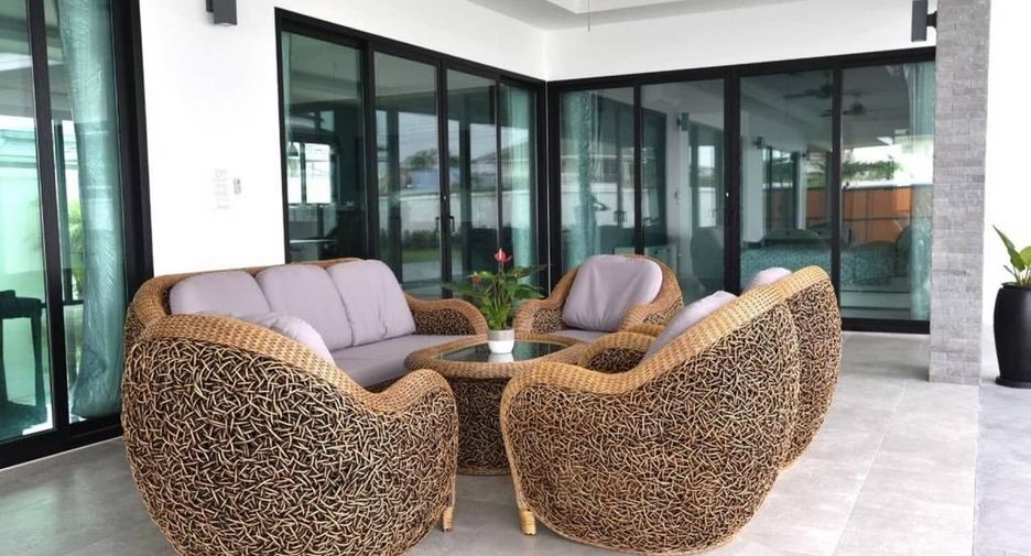 For sale 4 bedrooms villa in Cha Am, Phetchaburi