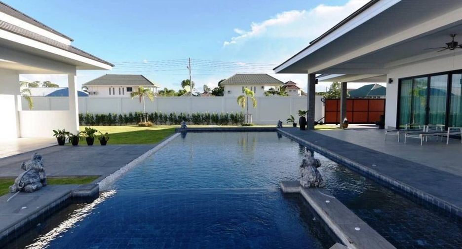 For sale 4 bedrooms villa in Cha Am, Phetchaburi