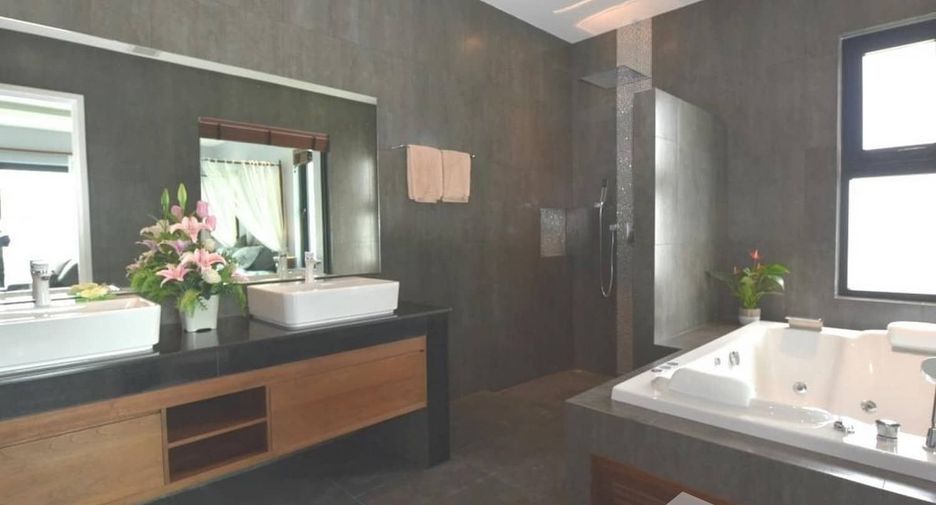For sale 4 bedrooms villa in Cha Am, Phetchaburi