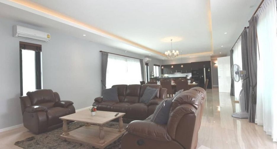 For sale 4 bedrooms villa in Cha Am, Phetchaburi