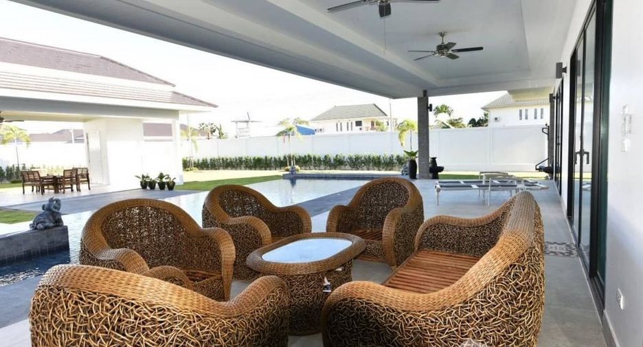 For sale 4 bedrooms villa in Cha Am, Phetchaburi