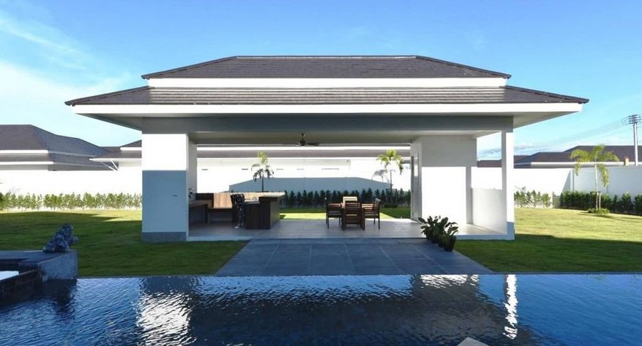 For sale 4 bedrooms villa in Cha Am, Phetchaburi