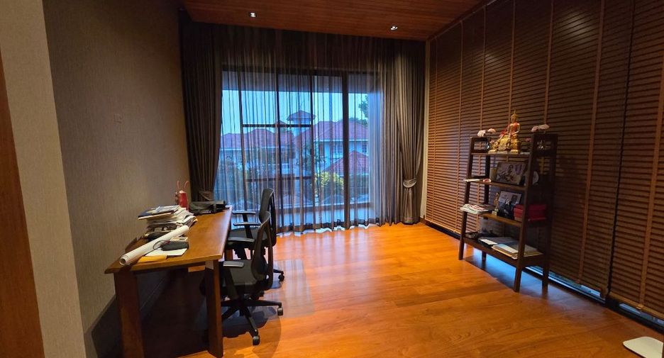 For sale and for rent 4 bedrooms house in Bang Na, Bangkok