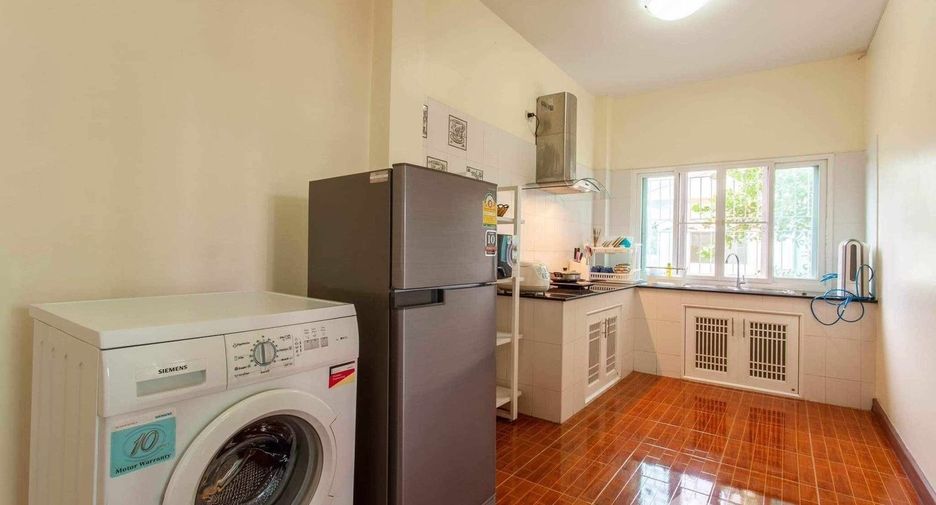 For rent 4 bedrooms house in Mueang Chiang Mai, Chiang Mai