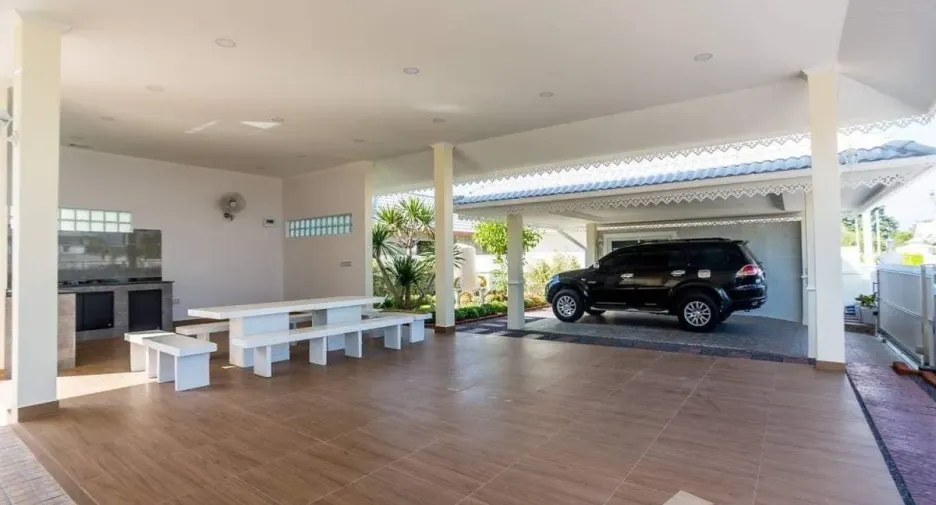 For sale 4 bedrooms villa in Hua Hin, Prachuap Khiri Khan