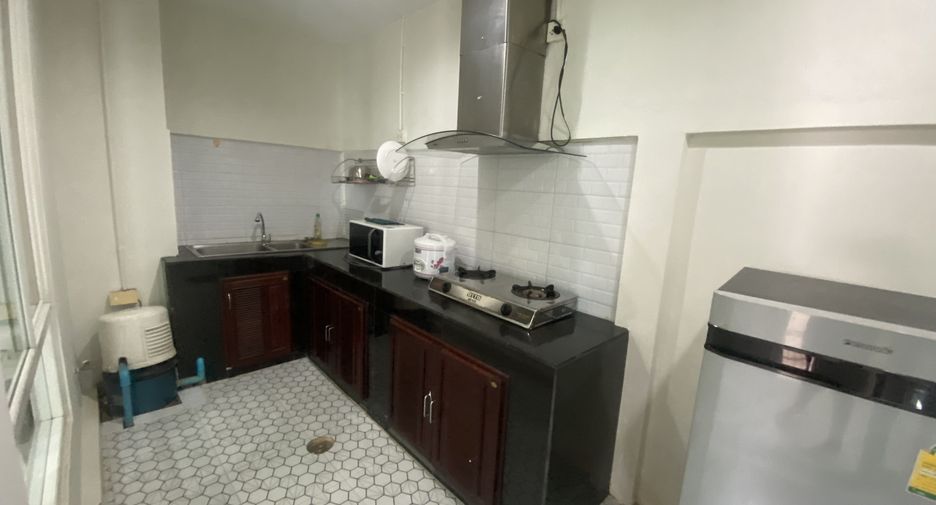For rent 3 bedrooms townhouse in Mueang Chiang Mai, Chiang Mai