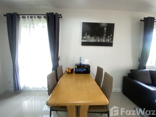 Casa adosada en alquiler de 3 habitaciones en Mueang Chiang Mai, Chiang Mai