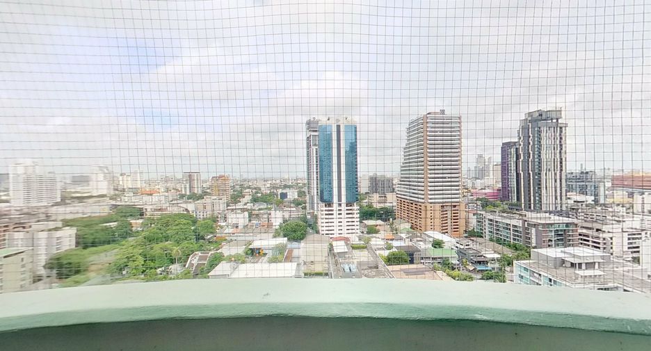 For sale and for rent 3 bedrooms condo in Watthana, Bangkok