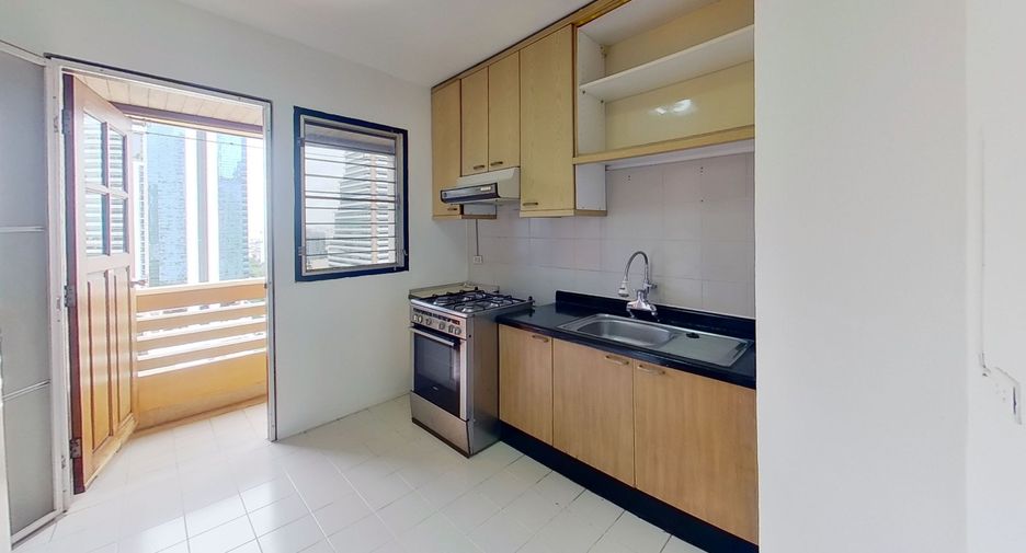 For sale and for rent 3 bedrooms condo in Watthana, Bangkok