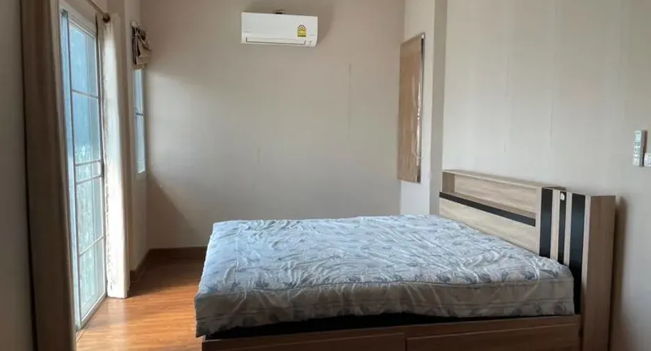 For rent 3 bedrooms house in Saraphi, Chiang Mai