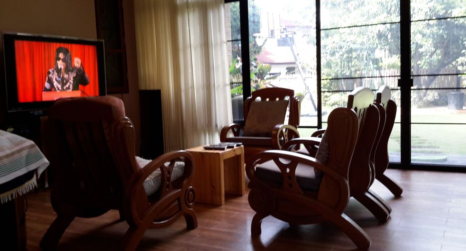 For sale 5 bedrooms house in Mueang Chiang Mai, Chiang Mai