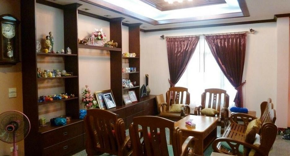 For sale 5 bedrooms house in Mueang Chiang Mai, Chiang Mai