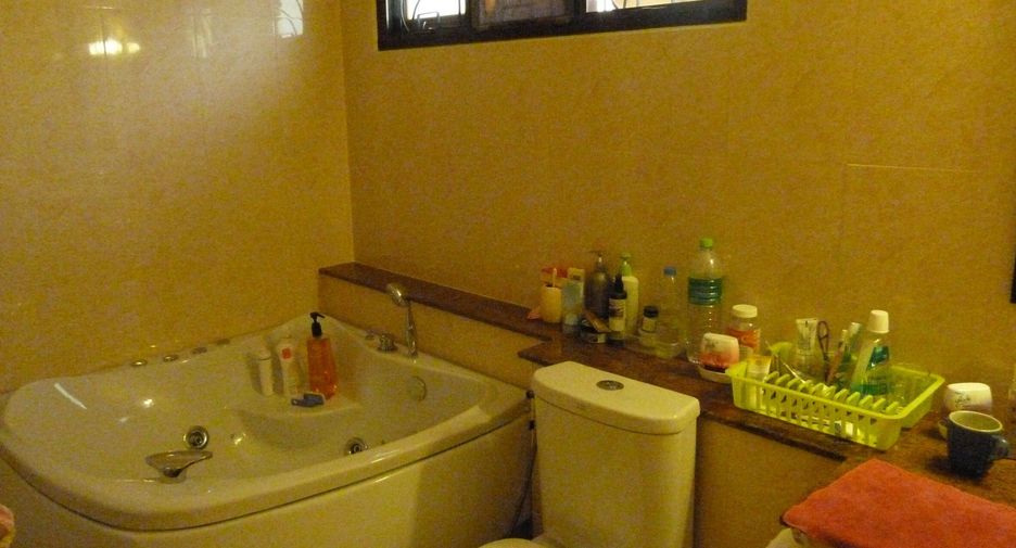 For sale 5 bedrooms house in Mueang Chiang Mai, Chiang Mai
