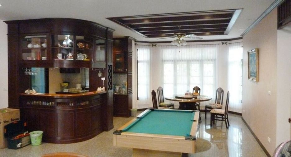 For sale 5 bedrooms house in Mueang Chiang Mai, Chiang Mai